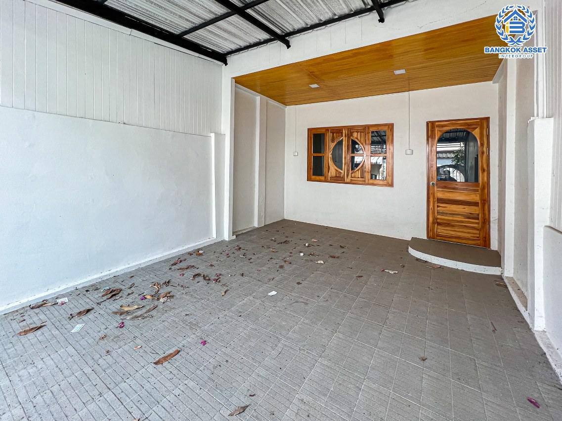 *****ทาวน์เฮ้าส์มือสองกรุงเทพมหานคร หมู่บ้าน ลีลา นิมิตรใหม่ เนื้อที่ 16.5 ตร.ว. ฟังก์ชัน 2 ห้องนอน 2 ห้องน้ำ 1 ที่จอดรถ บ้านตกแต่งใหม่ สวยมาก แถมฟรี! พร้อมเฟอร์นิเจอร์ บนทำเลแห่งการเดินทาง ติดถนนนิมิตรใหม่เชื่อมต่อ ถนนสุวินทวงศ์, ถนนประชาร่าวมใจ ห้ามพลาด!