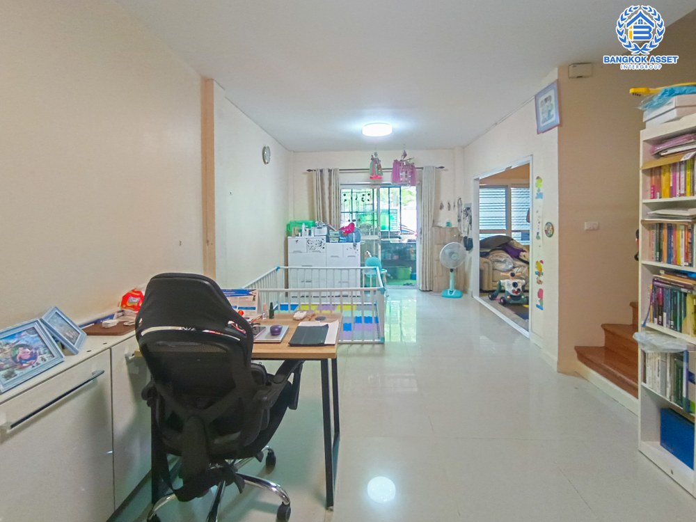 *****ทาวน์เฮ้าส์มือสอง โครงการ ไลโอ พหลโยธิน-วัชรพล เนื้อที่ 18 ตร.ว. ฟังก์ชัน 3 ห้องนอน 2 ห้องน้ำ บ้านสภาพดีเยี่ยม ฟรี! เครื่องปรับอากาศ บนทำเลเดินทางสะดวกสบาย เชื่อมต่อถนนสุขาภิบาล5 ถนนสายไหม ถนนเพิ่มสิน ใกล้จุดขึ้นทางด่วน "รามอินทรา-อาจณรงค์" จองเลย!