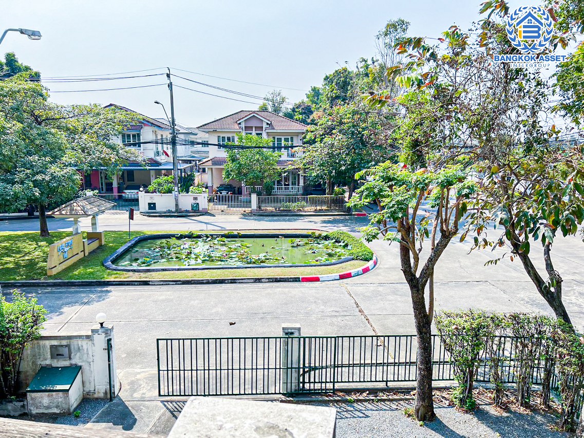 *****บ้านเดี่ยวมือสองนนทบุรี โครงการ ชลลดา วัดลาดปลาดุก #หลังมุม เนื้อที่กว้างขวางถึง 72 ตร.ว. ฟังก์ชัน 3 ห้องนอน 2 ห้องน้ำ 1 ที่จอดรถ บ้านเนื้อที่เยอะ ติดทะเลสาบ บนทำเลแห่งการเดินทาง เพียง 15 นาทีถึงรถไฟฟ้าสายสีม่วง "สถานีคลองบางไผ่" จองเลย!