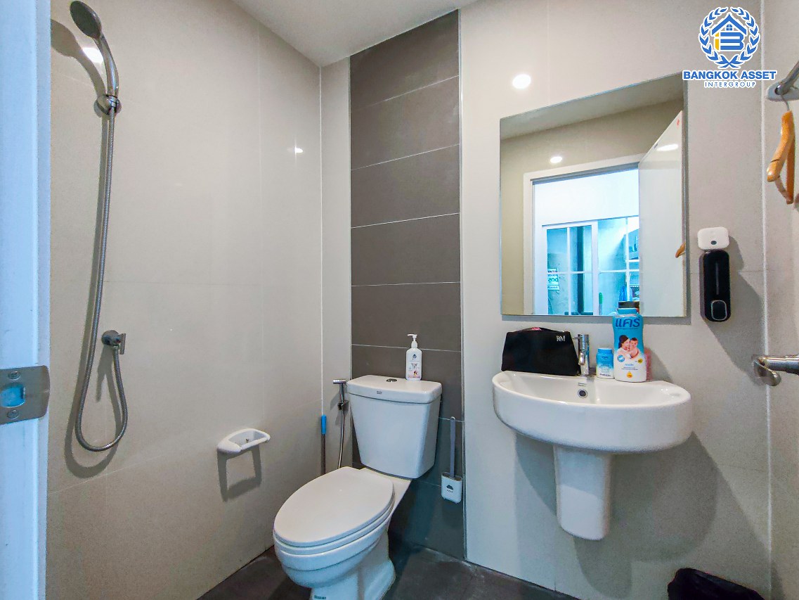 ทาวน์เฮ้าส์มือสองนนทบุรี โครงการ กัสโต้ ราชพฤกษ์-พระราม5 เนื้อที่เกือบ 18 ตร.ว. ฟังก์ชัน 3 ห้องนอน 2 ห้องน้ำ 2 ที่จอดรถ บ้านสวยพร้อมอยู่  มีห้องครัว แถมฟรี! 2 เครื่องปรับอากาศ บนทำเลศักยภาพ ไม่ถึง 15 นาทีก็ถึงรถไฟฟ้าสายสีม่วง "สถานีแยกติวานนท์" ใกล้ท่าน้ำนนทบุรี และทางด่วน "ศรีรัช"