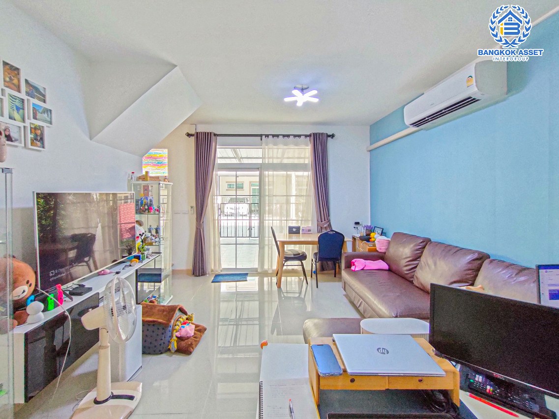 ทาวน์เฮ้าส์มือสองนนทบุรี โครงการ กัสโต้ ราชพฤกษ์-พระราม5 เนื้อที่เกือบ 18 ตร.ว. ฟังก์ชัน 3 ห้องนอน 2 ห้องน้ำ 2 ที่จอดรถ บ้านสวยพร้อมอยู่  มีห้องครัว แถมฟรี! 2 เครื่องปรับอากาศ บนทำเลศักยภาพ ไม่ถึง 15 นาทีก็ถึงรถไฟฟ้าสายสีม่วง "สถานีแยกติวานนท์" ใกล้ท่าน้ำนนทบุรี และทางด่วน "ศรีรัช"