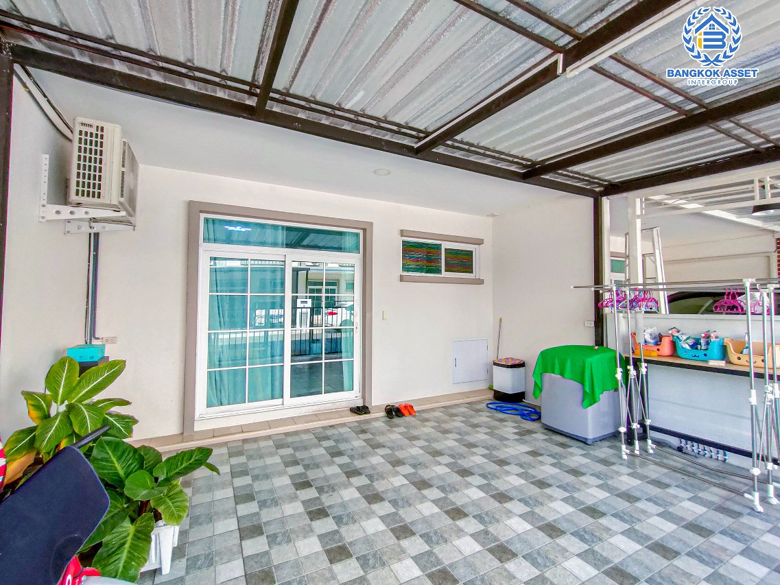 ทาวน์เฮ้าส์มือสองนนทบุรี โครงการ กัสโต้ ราชพฤกษ์-พระราม5 เนื้อที่เกือบ 18 ตร.ว. ฟังก์ชัน 3 ห้องนอน 2 ห้องน้ำ 2 ที่จอดรถ บ้านสวยพร้อมอยู่  มีห้องครัว แถมฟรี! 2 เครื่องปรับอากาศ บนทำเลศักยภาพ ไม่ถึง 15 นาทีก็ถึงรถไฟฟ้าสายสีม่วง "สถานีแยกติวานนท์" ใกล้ท่าน้ำนนทบุรี และทางด่วน "ศรีรัช"