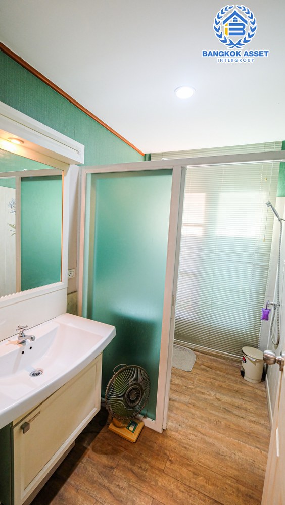 *****บ้านเดี่ยวมือสอง โครงการ วรารมย์ พหลโยธิน-สายไหม เนื้อที่กว้าง 63.80 ตร.ว. ฟังก์ชัน 3 ห้องนอน 2 ห้องน้ำ 2 ที่จอดรถ บ้านหลังใหญ่ พื้นที่ใช้สอยกว้าง บ้านคุณภาพจาก Q HOUSE บนทำเลดี เชื่อมต่อถนนลำลูกกา ถนนเฉลิมพงษ์ พหลโยธิน ถนนวิภาวดี-รังสิต ถนนหทัยราษฏร์ เพียง 10 นาทีถึงรถไฟฟ้าสายสีเขียว "สถานีคูคต" ใกล้จุดขึ้นทางด่วน "ฉลองรัช"