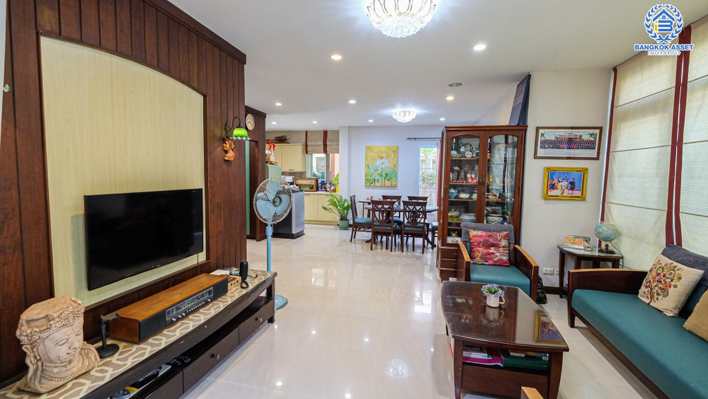 *****บ้านเดี่ยวมือสอง โครงการ วรารมย์ พหลโยธิน-สายไหม เนื้อที่กว้าง 63.80 ตร.ว. ฟังก์ชัน 3 ห้องนอน 2 ห้องน้ำ 2 ที่จอดรถ บ้านหลังใหญ่ พื้นที่ใช้สอยกว้าง บ้านคุณภาพจาก Q HOUSE บนทำเลดี เชื่อมต่อถนนลำลูกกา ถนนเฉลิมพงษ์ พหลโยธิน ถนนวิภาวดี-รังสิต ถนนหทัยราษฏร์ เพียง 10 นาทีถึงรถไฟฟ้าสายสีเขียว "สถานีคูคต" ใกล้จุดขึ้นทางด่วน "ฉลองรัช"