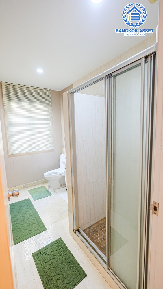 *****บ้านเดี่ยวมือสอง โครงการ วรารมย์ พหลโยธิน-สายไหม เนื้อที่กว้าง 63.80 ตร.ว. ฟังก์ชัน 3 ห้องนอน 2 ห้องน้ำ 2 ที่จอดรถ บ้านหลังใหญ่ พื้นที่ใช้สอยกว้าง บ้านคุณภาพจาก Q HOUSE บนทำเลดี เชื่อมต่อถนนลำลูกกา ถนนเฉลิมพงษ์ พหลโยธิน ถนนวิภาวดี-รังสิต ถนนหทัยราษฏร์ เพียง 10 นาทีถึงรถไฟฟ้าสายสีเขียว "สถานีคูคต" ใกล้จุดขึ้นทางด่วน "ฉลองรัช"