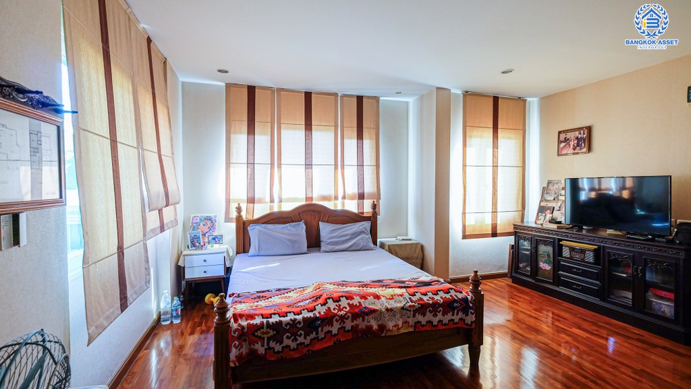 *****บ้านเดี่ยวมือสอง โครงการ วรารมย์ พหลโยธิน-สายไหม เนื้อที่กว้าง 63.80 ตร.ว. ฟังก์ชัน 3 ห้องนอน 2 ห้องน้ำ 2 ที่จอดรถ บ้านหลังใหญ่ พื้นที่ใช้สอยกว้าง บ้านคุณภาพจาก Q HOUSE บนทำเลดี เชื่อมต่อถนนลำลูกกา ถนนเฉลิมพงษ์ พหลโยธิน ถนนวิภาวดี-รังสิต ถนนหทัยราษฏร์ เพียง 10 นาทีถึงรถไฟฟ้าสายสีเขียว "สถานีคูคต" ใกล้จุดขึ้นทางด่วน "ฉลองรัช"