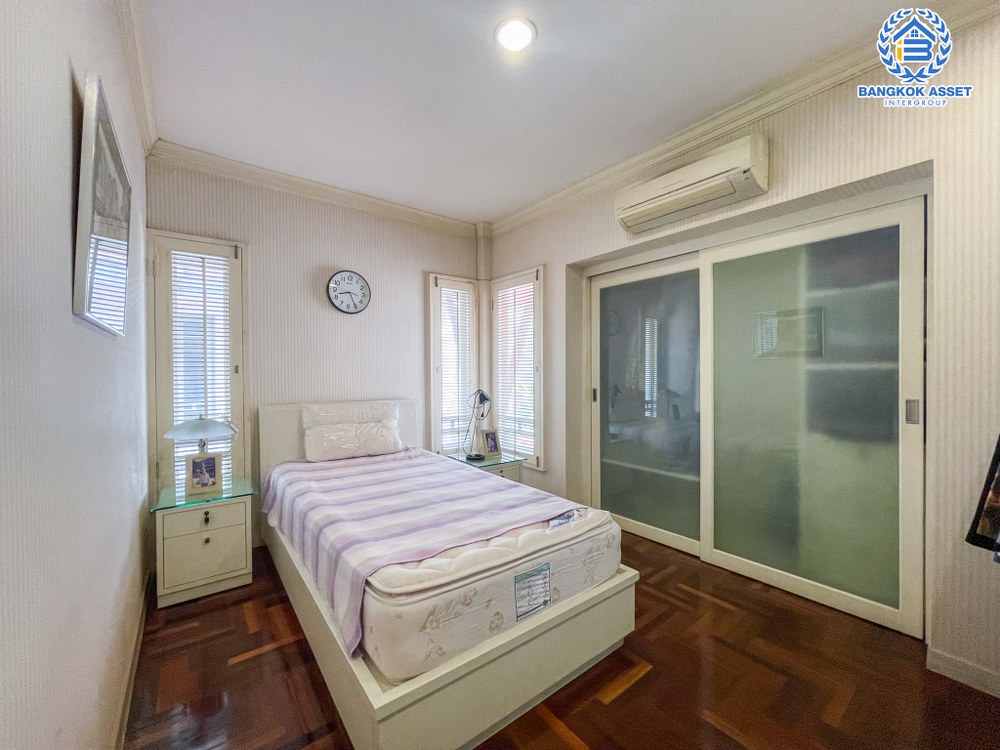 *****บ้านเดี่ยวมือสอง โครงการ โนเบิลวานา บรมราชชนนี เนื้อที่กว้าง 65.60 ตร.ว. ฟังก์ชัน 4 ห้องนอน 3 ห้องน้ำ 2 ที่จอดรถ บ้านสไตล์รีสอร์ท ตกแต่งสวย พร้อมเข้าอยู่ บนทำเลเดินทางสะดวก เชื่อมต่อถนนศาลาธรรมสพน์ ถนนกาญจนาภิเษก ใกล้รถไฟฟ้าสายสีแดงอ่อน สายตลิ่งชัน-ศาลายา และทางคู่ขนานลอยฟ้าบรมราชชนนี