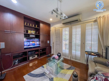 *****บ้านเดี่ยวมือสอง โครงการ โนเบิลวานา บรมราชชนนี เนื้อที่กว้าง 65.60 ตร.ว. ฟังก์ชัน 4 ห้องนอน 3 ห้องน้ำ 2 ที่จอดรถ บ้านสไตล์รีสอร์ท ตกแต่งสวย พร้อมเข้าอยู่ บนทำเลเดินทางสะดวก เชื่อมต่อถนนศาลาธรรมสพน์ ถนนกาญจนาภิเษก ใกล้รถไฟฟ้าสายสีแดงอ่อน สายตลิ่งชัน-ศาลายา และทางคู่ขนานลอยฟ้าบรมราชชนนี