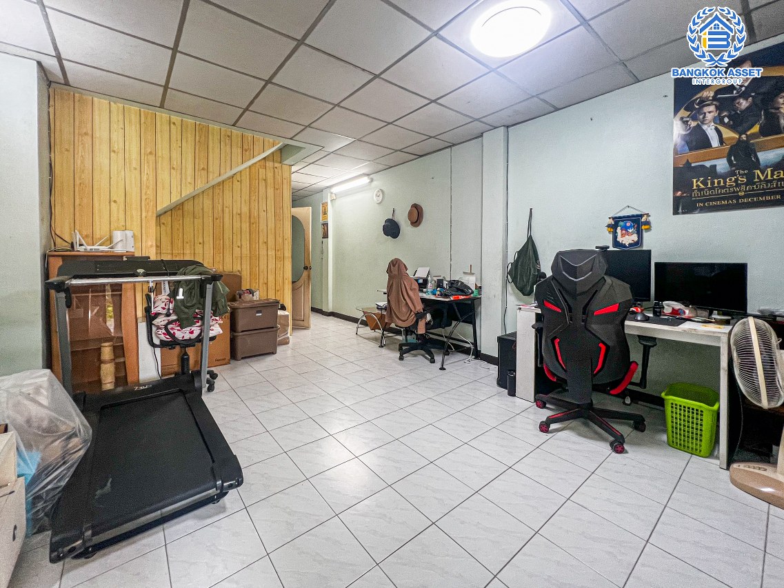 *****ทาวน์โฮมมือสองกรุงเทพมหานคร หมู่บ้าน เกตุนุติ การ์เด้น นาคนิวาส 38 เนื้อที่ 17 ตร.ว. ฟังก์ชัน 3 ห้องนอน 3 ห้องน้ำ 1 ที่จอดรถ อยู่ต้นโครงการ ในโครงการไม่วุ่นวาย แถมฟรี! 4 เครื่องปรับอากาศ บนทำเลแห่งการเดินทาง ใกล้รถไฟฟ้าสายสีเหลือง "สถานีลาดพร้าว 71" (ในอนาคต) และทางด่วน "ฉลองรัช"