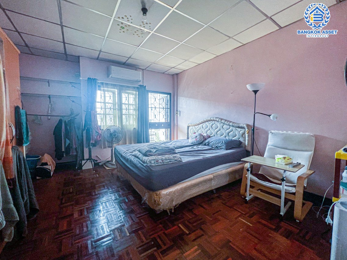 *****ทาวน์โฮมมือสองกรุงเทพมหานคร หมู่บ้าน เกตุนุติ การ์เด้น นาคนิวาส 38 เนื้อที่ 17 ตร.ว. ฟังก์ชัน 3 ห้องนอน 3 ห้องน้ำ 1 ที่จอดรถ อยู่ต้นโครงการ ในโครงการไม่วุ่นวาย แถมฟรี! 4 เครื่องปรับอากาศ บนทำเลแห่งการเดินทาง ใกล้รถไฟฟ้าสายสีเหลือง "สถานีลาดพร้าว 71" (ในอนาคต) และทางด่วน "ฉลองรัช"