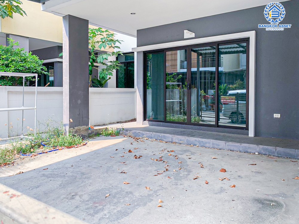 *****ทาวน์เฮ้าส์มือสอง โครงการ เวอรีเดียน ราชพฤกษ์ เนื้อที่ 26.20 ตร.ว. ฟังก์ชัน 3 ห้องนอน 3 ห้องน้ำ 2 ที่จอดรถ บ้านสภาพใหม่มาก ฟรี! เฟอร์นิเจอร์ เข้าออกในเมืองง่าย บนทำเลเดินทางสะดวก เชื่อมต่อถนนรัตนาธิเบศร์ ใกล้รถไฟฟ้าสายสีม่วง "สถานีบางรักน้อยท่าอิฐ" ใกล้จุดขึ้นทางด่วน "งามวงศ์วาน" จองเลย!