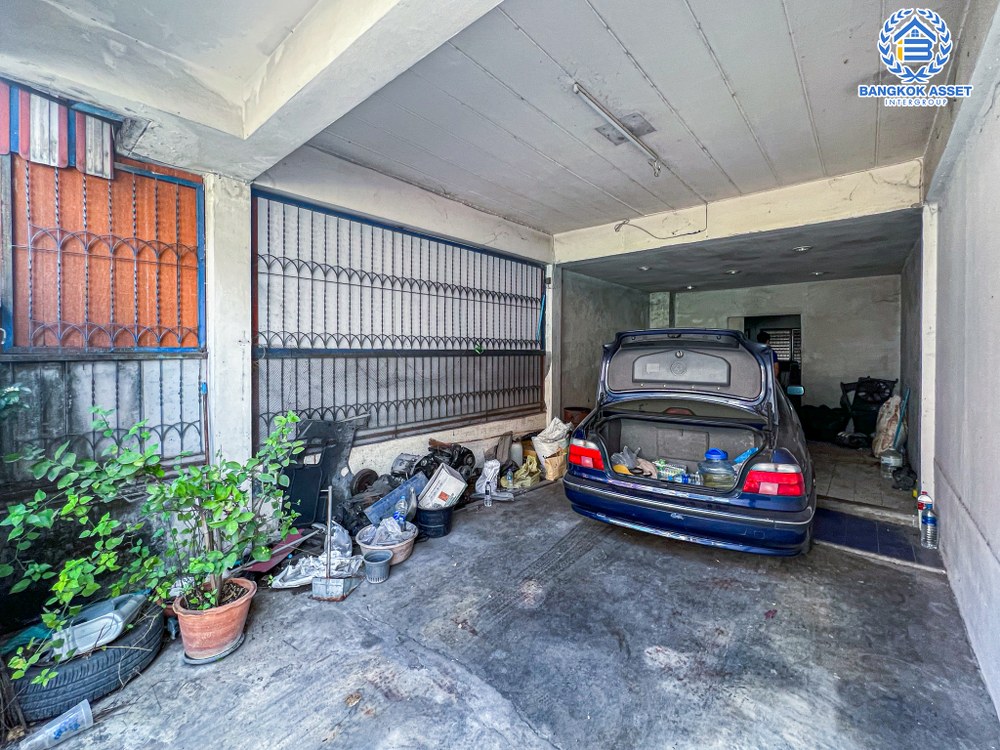 *****ทาวน์เฮ้าส์มือสอง โครงการ ป.ผาสุขนิเวศน์ กาญจนาภิเษก เนื้อที่ 16 ตร.ว. ฟังก์ชัน 4 ห้องนอน 3 ห้องน้ำ 2 ที่จอดรถ ย่านธุรกิจเหมาะสำหรับการค้าขาย เชื่อมต่อถนนกาญจนาภิเษก ถนนคลองถนน ซอยวัดลาดปลากดุก ใกล้รถไฟฟ้าสายสีม่วง "สถานีคลองบางไผ่" และจุดขึ้นทางด่วน "ศรีรัช"