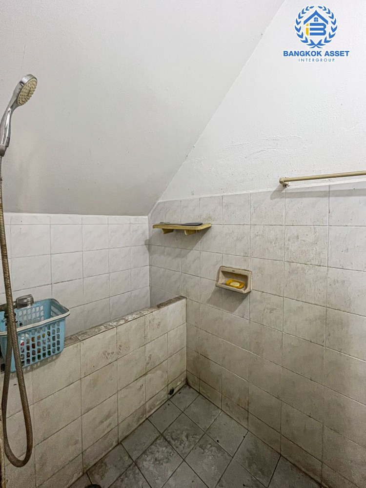 *****ทาวน์เฮ้าส์มือสอง โครงการ ป.ผาสุขนิเวศน์ กาญจนาภิเษก เนื้อที่ 16 ตร.ว. ฟังก์ชัน 4 ห้องนอน 3 ห้องน้ำ 2 ที่จอดรถ ย่านธุรกิจเหมาะสำหรับการค้าขาย เชื่อมต่อถนนกาญจนาภิเษก ถนนคลองถนน ซอยวัดลาดปลากดุก ใกล้รถไฟฟ้าสายสีม่วง "สถานีคลองบางไผ่" และจุดขึ้นทางด่วน "ศรีรัช"