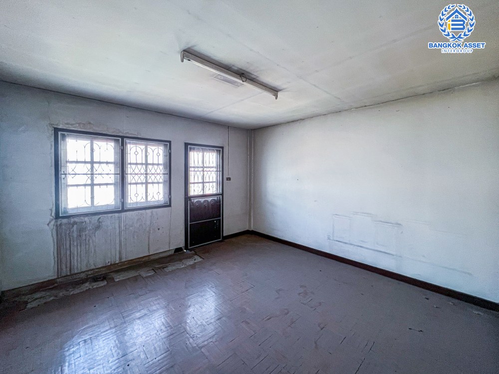 *****ทาวน์เฮ้าส์มือสอง โครงการ ป.ผาสุขนิเวศน์ กาญจนาภิเษก เนื้อที่ 16 ตร.ว. ฟังก์ชัน 4 ห้องนอน 3 ห้องน้ำ 2 ที่จอดรถ ย่านธุรกิจเหมาะสำหรับการค้าขาย เชื่อมต่อถนนกาญจนาภิเษก ถนนคลองถนน ซอยวัดลาดปลากดุก ใกล้รถไฟฟ้าสายสีม่วง "สถานีคลองบางไผ่" และจุดขึ้นทางด่วน "ศรีรัช"