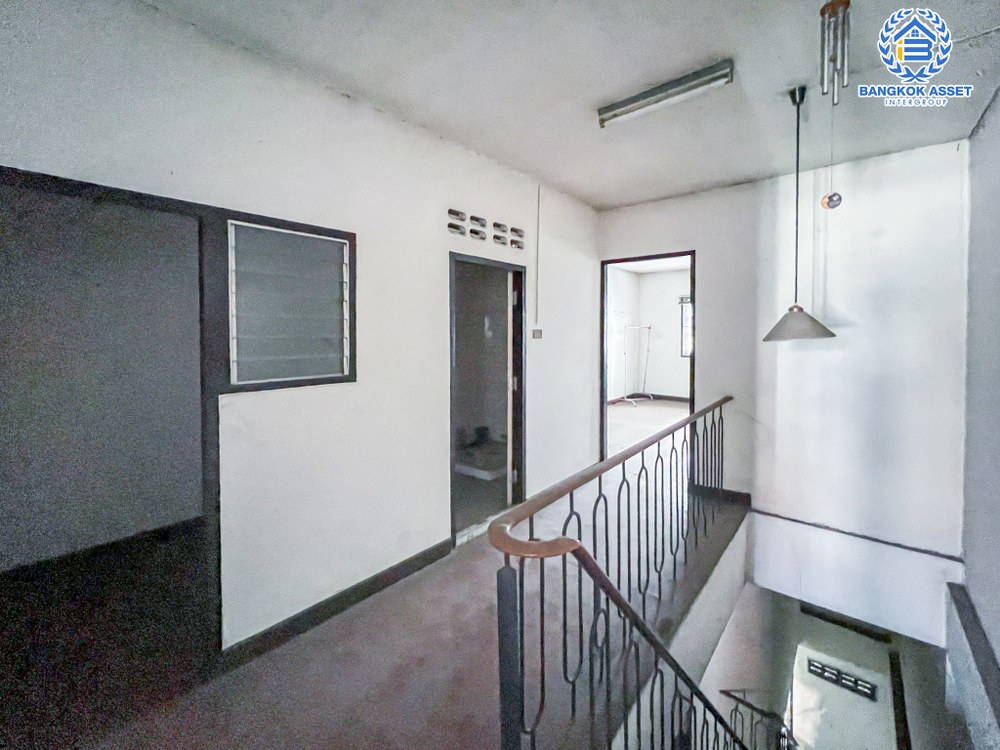 *****ทาวน์เฮ้าส์มือสอง โครงการ ป.ผาสุขนิเวศน์ กาญจนาภิเษก เนื้อที่ 16 ตร.ว. ฟังก์ชัน 4 ห้องนอน 3 ห้องน้ำ 2 ที่จอดรถ ย่านธุรกิจเหมาะสำหรับการค้าขาย เชื่อมต่อถนนกาญจนาภิเษก ถนนคลองถนน ซอยวัดลาดปลากดุก ใกล้รถไฟฟ้าสายสีม่วง "สถานีคลองบางไผ่" และจุดขึ้นทางด่วน "ศรีรัช"