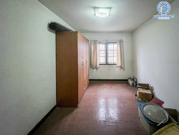 *****ทาวน์เฮ้าส์มือสอง โครงการ ป.ผาสุขนิเวศน์ กาญจนาภิเษก เนื้อที่ 16 ตร.ว. ฟังก์ชัน 4 ห้องนอน 3 ห้องน้ำ 2 ที่จอดรถ ย่านธุรกิจเหมาะสำหรับการค้าขาย เชื่อมต่อถนนกาญจนาภิเษก ถนนคลองถนน ซอยวัดลาดปลากดุก ใกล้รถไฟฟ้าสายสีม่วง "สถานีคลองบางไผ่" และจุดขึ้นทางด่วน "ศรีรัช"