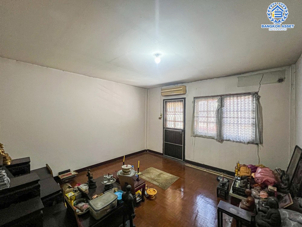 *****ทาวน์เฮ้าส์มือสอง โครงการ ป.ผาสุขนิเวศน์ กาญจนาภิเษก เนื้อที่ 16 ตร.ว. ฟังก์ชัน 4 ห้องนอน 3 ห้องน้ำ 2 ที่จอดรถ ย่านธุรกิจเหมาะสำหรับการค้าขาย เชื่อมต่อถนนกาญจนาภิเษก ถนนคลองถนน ซอยวัดลาดปลาดุก ใกล้รถไฟฟ้าสายสีม่วง "สถานีคลองบางไผ่" และจุดขึ้นทางด่วน "ศรีรัช"