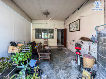 *****ทาวน์เฮ้าส์มือสอง โครงการ ป.ผาสุขนิเวศน์ กาญจนาภิเษก เนื้อที่ 16 ตร.ว. ฟังก์ชัน 4 ห้องนอน 3 ห้องน้ำ 2 ที่จอดรถ ย่านธุรกิจเหมาะสำหรับการค้าขาย เชื่อมต่อถนนกาญจนาภิเษก ถนนคลองถนน ซอยวัดลาดปลาดุก ใกล้รถไฟฟ้าสายสีม่วง "สถานีคลองบางไผ่" และจุดขึ้นทางด่วน "ศรีรัช"