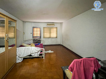 *****ทาวน์เฮ้าส์มือสอง โครงการ ป.ผาสุขนิเวศน์ กาญจนาภิเษก เนื้อที่ 16 ตร.ว. ฟังก์ชัน 4 ห้องนอน 3 ห้องน้ำ 2 ที่จอดรถ ย่านธุรกิจเหมาะสำหรับการค้าขาย เชื่อมต่อถนนกาญจนาภิเษก ถนนคลองถนน ซอยวัดลาดปลาดุก ใกล้รถไฟฟ้าสายสีม่วง "สถานีคลองบางไผ่" และจุดขึ้นทางด่วน "ศรีรัช"