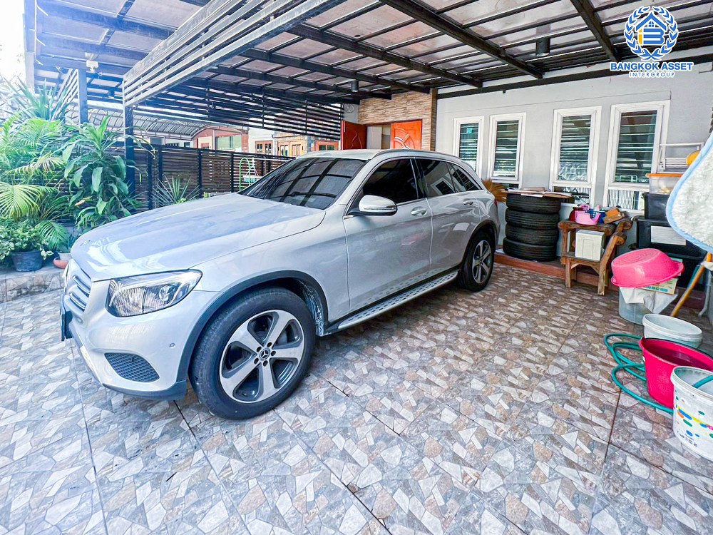 *****อาคารพาณิชย์ 4 ชั้นมือสอง ในซอยรัชดาภิเษก36 เนื้อที่ 30 ตร.ว. ฟังก์ชัน 1 ห้องนอน 3 ห้องน้ำ 2 ที่จอดรถ ขายพร้อมเฟอร์นิเจอร์บิ้วอินท์ บนสุดยอดทำเลย่านธุรกิจ เชื่อมต่อถนนรัชดาภิเษก ใกล้รถไฟฟ้าสายสีเขียว "สถานีรัชโยธิน" และจุดขึ้นทางด่วน "ฉลองรัช"