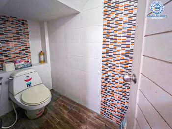 *****อาคารพาณิชย์ 4 ชั้นมือสอง ในซอยรัชดาภิเษก36 เนื้อที่ 30 ตร.ว. ฟังก์ชัน 1 ห้องนอน 3 ห้องน้ำ 2 ที่จอดรถ ขายพร้อมเฟอร์นิเจอร์บิ้วอินท์ บนสุดยอดทำเลย่านธุรกิจ เชื่อมต่อถนนรัชดาภิเษก ใกล้รถไฟฟ้าสายสีเขียว "สถานีรัชโยธิน" และจุดขึ้นทางด่วน "ฉลองรัช"