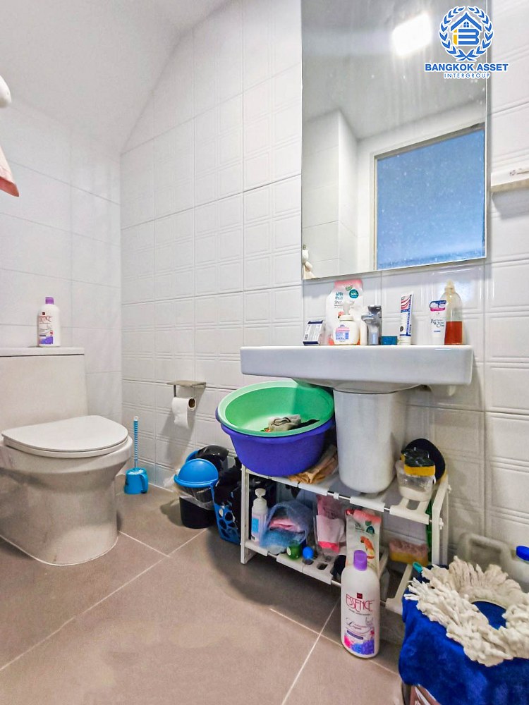 *****บ้านแฝดมือสอง โครงการ อัญญ่า ราชพฤกษ์-นครอินทร์ คุณภาพจาก L&H เนื้อที่ 46.90 ตร.ว. ฟังก์ชัน 3 ห้องนอน 3 ห้องน้ำ 2 ที่จอดรถ บริเวณกว้างเหมือนบ้านเดียว สภาพเหมือนใหม่ บนทำเลดี เชื่อมต่อถนนนครอินทร์ ถนนกาญจนาภิเษก ใกล้รถไฟฟ้าสายสีม่วง "สถานีบางพลู" และจุดขึ้นทางด่วน "ศรีรัช"