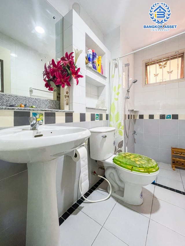 *****บ้านเดี่ยวมือสองนนทบุรี คุณภาพระดับ L&H หมู่บ้าน ชัยพฤกษ์ วัดลาดปลาดุก เนื้อที่กว้างขวางถึง 58.3 ตร.ว. ฟังก์ชัน 4 ห้องนอน 2 ห้องน้ำ 2 ที่จอดรถ บ้านพร้อมอยู่ ต้นโครงการ บนทำเลเยี่ยม เพียง 13 นาที ถึงรถไฟฟ้าสายสีม่วง "สถานีคลองบางไผ่" ใกล้เซ็นทรัลเวสต์เกต และทางด่วน "กาญจนาภิเษก"