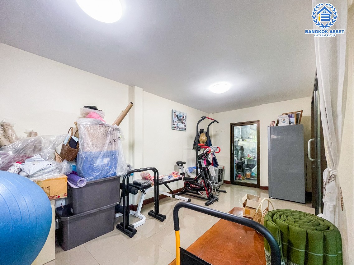 *****บ้านเดี่ยวมือสองนนทบุรี คุณภาพระดับ L&H หมู่บ้าน ชัยพฤกษ์ วัดลาดปลาดุก เนื้อที่กว้างขวางถึง 58.3 ตร.ว. ฟังก์ชัน 4 ห้องนอน 2 ห้องน้ำ 2 ที่จอดรถ บ้านพร้อมอยู่ ต้นโครงการ บนทำเลเยี่ยม เพียง 13 นาที ถึงรถไฟฟ้าสายสีม่วง "สถานีคลองบางไผ่" ใกล้เซ็นทรัลเวสต์เกต และทางด่วน "กาญจนาภิเษก"