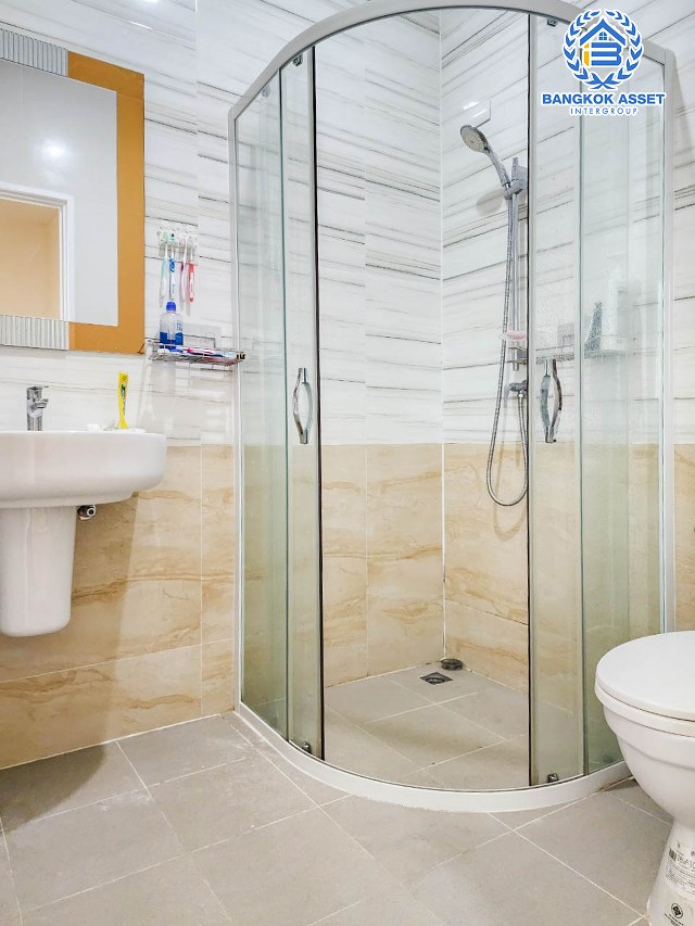 *****ทาวน์เฮ้าส์มือสองกรุงเทพมหานคร โครงการ โกลเด้นทาวน์ บางแค เนื้อที่ 16.6 ตร.ว. ฟังก์ชัน 3 ห้องนอน 2 ห้องน้ำ 1 ที่จอดรถ หน้าบ้านไม่ชนใคร อยู่ใกล้พื้นที่ส่วนกลาง บนทำเลเชื่อมต่อถนนกาญจนาภิเษก ใกล้รถไฟฟ้าสายสีน้ำเงิน "สถานีหลักสอง" และจุดขึ้นทางด่วน "พระราม 2"