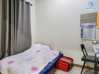 *****ทาวน์เฮ้าส์มือสองกรุงเทพมหานคร โครงการ โกลเด้นทาวน์ บางแค เนื้อที่ 16.6 ตร.ว. ฟังก์ชัน 3 ห้องนอน 2 ห้องน้ำ 1 ที่จอดรถ หน้าบ้านไม่ชนใคร อยู่ใกล้พื้นที่ส่วนกลาง บนทำเลเชื่อมต่อถนนกาญจนาภิเษก ใกล้รถไฟฟ้าสายสีน้ำเงิน "สถานีหลักสอง" และจุดขึ้นทางด่วน "พระราม 2"