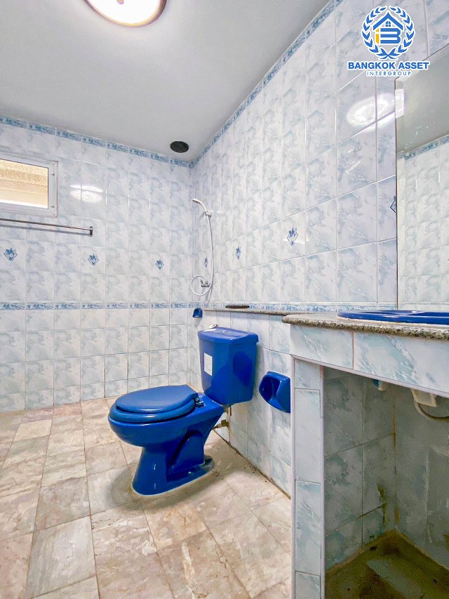 *****บ้านเดี่ยวมือสองปทุมธานี หมู่บ้าน เดอะไพน์ รีสอร์ท ปทุมธานี-สามโคก เนื้อที่กว้างขวางมากถึง 120 ตร.ว. ฟังก์ชัน 4 ห้องนอน 3 ห้องน้ำ 3 ที่จอดรถ บ้านสภาพดี เนื้อที่เยอะมาก ทำสวนได้สบาย บนทำเลจะเข้าเมืองหรือออกต่างจังหวัดก็สบาย เชื่อมต่อถนนปทุมธานี-สามโคก-เสนา, ถนนกาญจนาภิเษก