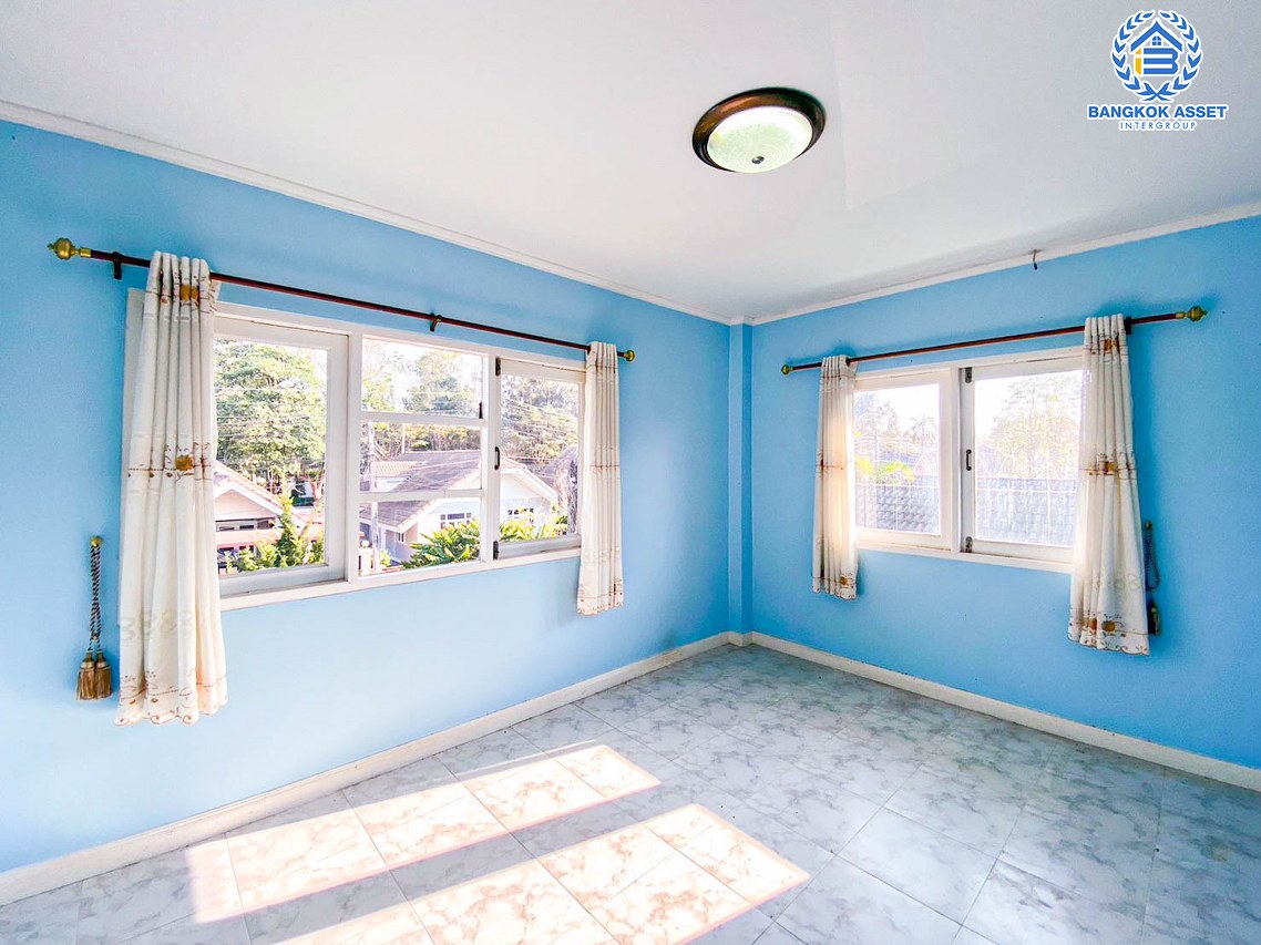 *****บ้านเดี่ยวมือสองปทุมธานี หมู่บ้าน เดอะไพน์ รีสอร์ท ปทุมธานี-สามโคก เนื้อที่กว้างขวางมากถึง 120 ตร.ว. ฟังก์ชัน 4 ห้องนอน 3 ห้องน้ำ 3 ที่จอดรถ บ้านสภาพดี เนื้อที่เยอะมาก ทำสวนได้สบาย บนทำเลจะเข้าเมืองหรือออกต่างจังหวัดก็สบาย เชื่อมต่อถนนปทุมธานี-สามโคก-เสนา, ถนนกาญจนาภิเษก