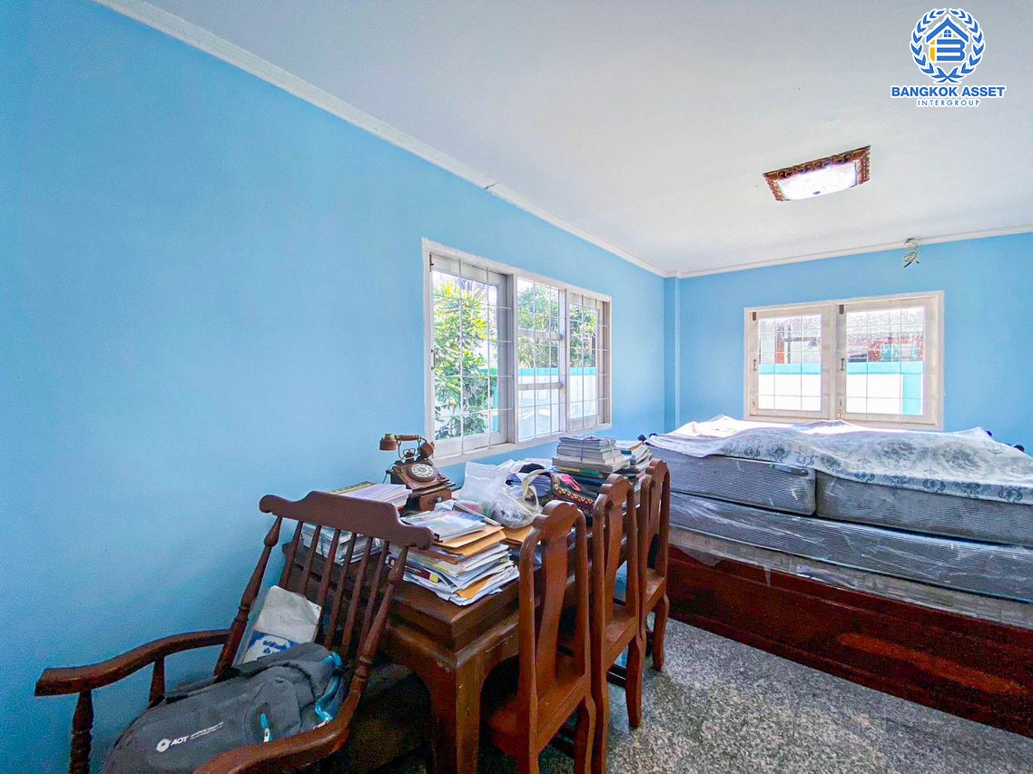 *****บ้านเดี่ยวมือสองปทุมธานี หมู่บ้าน เดอะไพน์ รีสอร์ท ปทุมธานี-สามโคก เนื้อที่กว้างขวางมากถึง 120 ตร.ว. ฟังก์ชัน 4 ห้องนอน 3 ห้องน้ำ 3 ที่จอดรถ บ้านสภาพดี เนื้อที่เยอะมาก ทำสวนได้สบาย บนทำเลจะเข้าเมืองหรือออกต่างจังหวัดก็สบาย เชื่อมต่อถนนปทุมธานี-สามโคก-เสนา, ถนนกาญจนาภิเษก