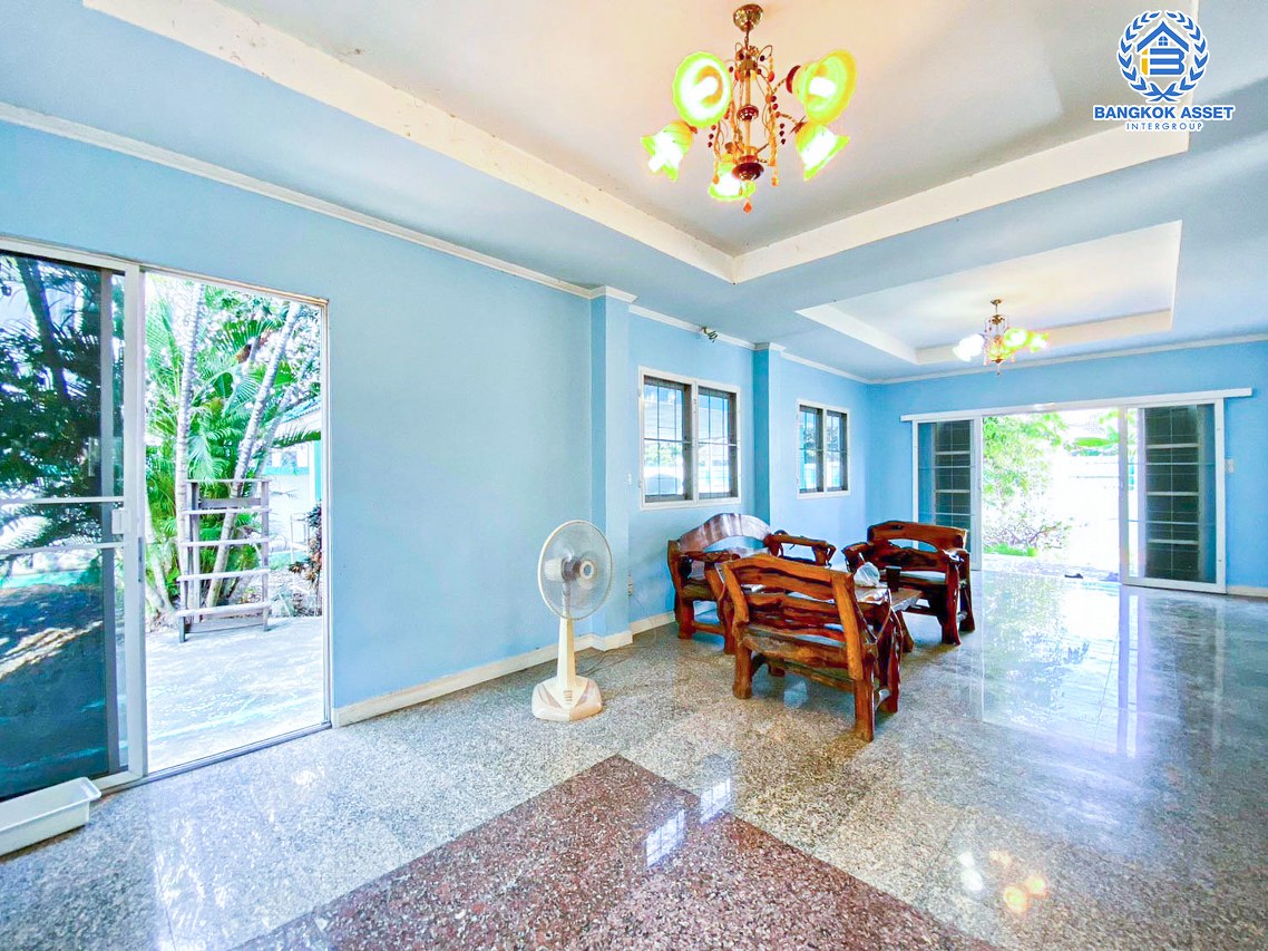 *****บ้านเดี่ยวมือสองปทุมธานี หมู่บ้าน เดอะไพน์ รีสอร์ท ปทุมธานี-สามโคก เนื้อที่กว้างขวางมากถึง 120 ตร.ว. ฟังก์ชัน 4 ห้องนอน 3 ห้องน้ำ 3 ที่จอดรถ บ้านสภาพดี เนื้อที่เยอะมาก ทำสวนได้สบาย บนทำเลจะเข้าเมืองหรือออกต่างจังหวัดก็สบาย เชื่อมต่อถนนปทุมธานี-สามโคก-เสนา, ถนนกาญจนาภิเษก