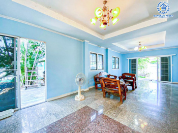 *****บ้านเดี่ยวมือสองปทุมธานี หมู่บ้าน เดอะไพน์ รีสอร์ท ปทุมธานี-สามโคก เนื้อที่กว้างขวางมากถึง 120 ตร.ว. ฟังก์ชัน 4 ห้องนอน 3 ห้องน้ำ 3 ที่จอดรถ บ้านสภาพดี เนื้อที่เยอะมาก ทำสวนได้สบาย บนทำเลจะเข้าเมืองหรือออกต่างจังหวัดก็สบาย เชื่อมต่อถนนปทุมธานี-สามโคก-เสนา, ถนนกาญจนาภิเษก