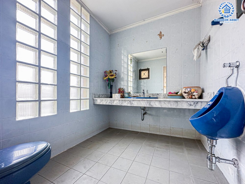 *****บ้านเดี่ยวมือสอง โครงการ กฤษดานคร31 บรมราชชนนี เนื้อที่ 128 ตร.ว. ฟังก์ชัน 4 ห้องนอน 3 ห้องน้ำ 2 ที่จอดรถ ขายถูกมาก! พร้อมเข้าอยู่ บนทำเลเดินทางสะดวก เชื่อมต่อถนนพุทธมณฑลสาย2, ถนนเพชรเกษม ใกล้รถไฟสายสีแดง "สถานีตลิ่งชัน" และทางคู่ขนานลอยฟ้าบรมราชชนนี