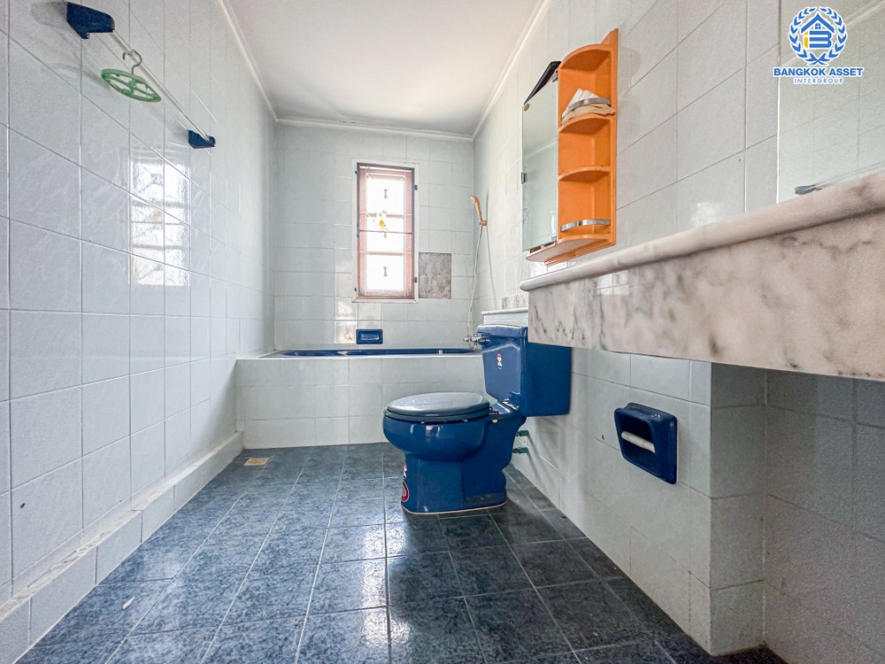 *****บ้านเดี่ยวมือสอง โครงการ กฤษดานคร31 บรมราชชนนี เนื้อที่ 128 ตร.ว. ฟังก์ชัน 4 ห้องนอน 3 ห้องน้ำ 2 ที่จอดรถ ขายถูกมาก! พร้อมเข้าอยู่ บนทำเลเดินทางสะดวก เชื่อมต่อถนนพุทธมณฑลสาย2, ถนนเพชรเกษม ใกล้รถไฟสายสีแดง "สถานีตลิ่งชัน" และทางคู่ขนานลอยฟ้าบรมราชชนนี