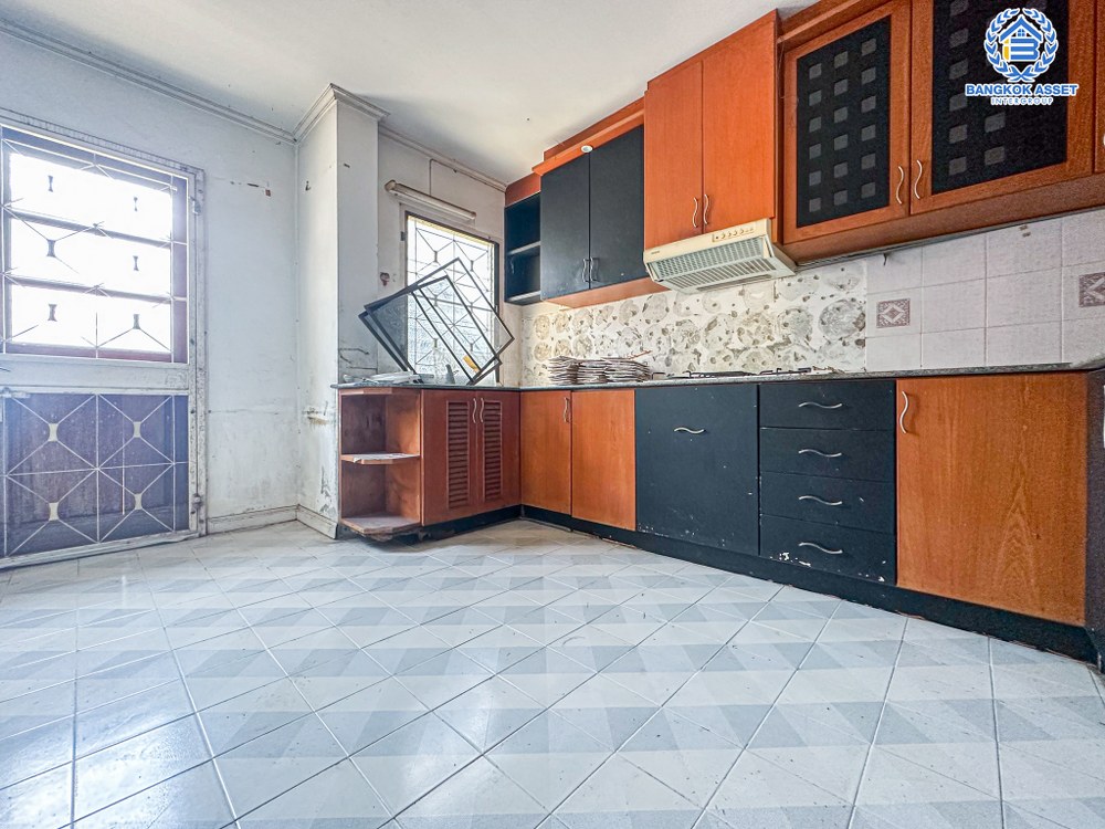 *****บ้านเดี่ยวมือสอง โครงการ กฤษดานคร31 บรมราชชนนี เนื้อที่ 128 ตร.ว. ฟังก์ชัน 4 ห้องนอน 3 ห้องน้ำ 2 ที่จอดรถ ขายถูกมาก! พร้อมเข้าอยู่ บนทำเลเดินทางสะดวก เชื่อมต่อถนนพุทธมณฑลสาย2, ถนนเพชรเกษม ใกล้รถไฟสายสีแดง "สถานีตลิ่งชัน" และทางคู่ขนานลอยฟ้าบรมราชชนนี