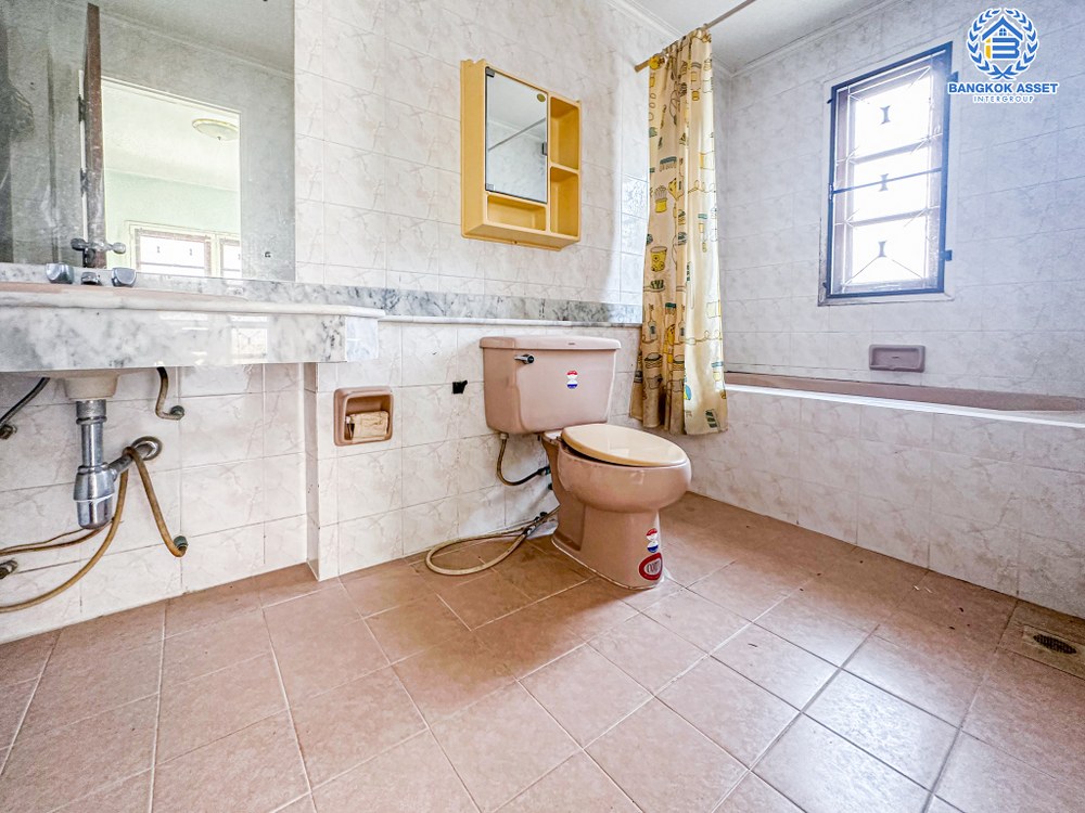 *****บ้านเดี่ยวมือสอง โครงการ กฤษดานคร31 บรมราชชนนี เนื้อที่ 128 ตร.ว. ฟังก์ชัน 4 ห้องนอน 3 ห้องน้ำ 2 ที่จอดรถ ขายถูกมาก! พร้อมเข้าอยู่ บนทำเลเดินทางสะดวก เชื่อมต่อถนนพุทธมณฑลสาย2, ถนนเพชรเกษม ใกล้รถไฟสายสีแดง "สถานีตลิ่งชัน" และทางคู่ขนานลอยฟ้าบรมราชชนนี