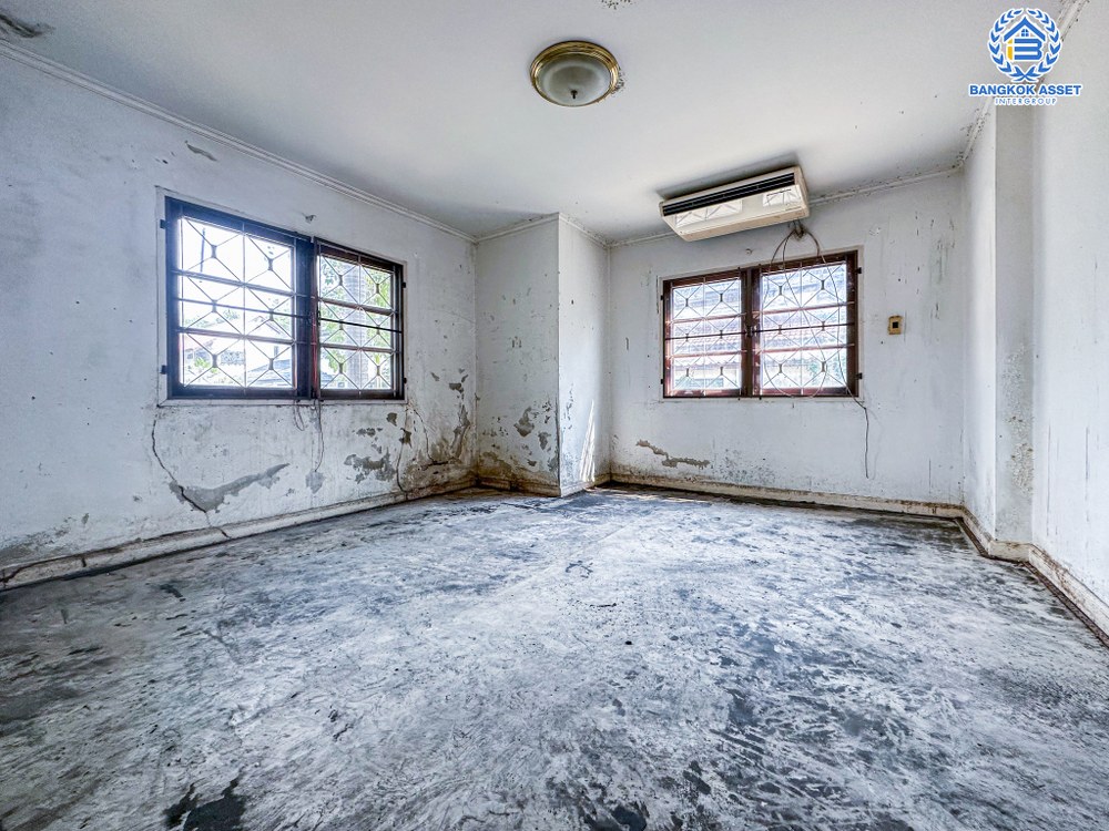 *****บ้านเดี่ยวมือสอง โครงการ กฤษดานคร31 บรมราชชนนี เนื้อที่ 128 ตร.ว. ฟังก์ชัน 4 ห้องนอน 3 ห้องน้ำ 2 ที่จอดรถ ขายถูกมาก! พร้อมเข้าอยู่ บนทำเลเดินทางสะดวก เชื่อมต่อถนนพุทธมณฑลสาย2, ถนนเพชรเกษม ใกล้รถไฟสายสีแดง "สถานีตลิ่งชัน" และทางคู่ขนานลอยฟ้าบรมราชชนนี