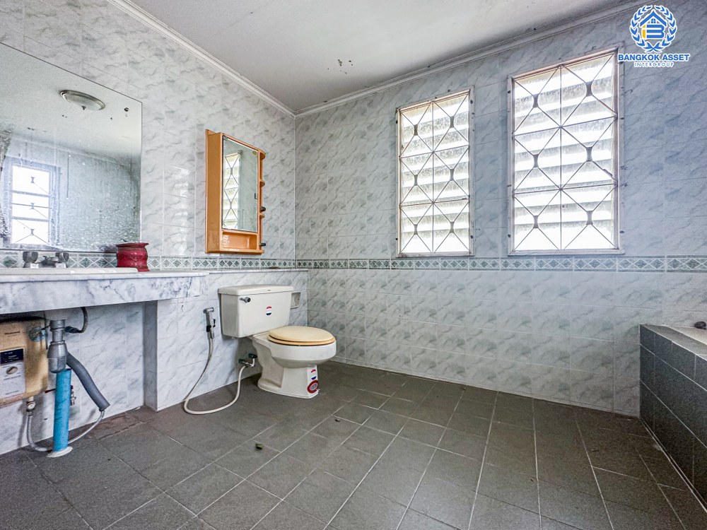 *****บ้านเดี่ยวมือสอง โครงการ กฤษดานคร31 บรมราชชนนี เนื้อที่ 128 ตร.ว. ฟังก์ชัน 4 ห้องนอน 3 ห้องน้ำ 2 ที่จอดรถ ขายถูกมาก! พร้อมเข้าอยู่ บนทำเลเดินทางสะดวก เชื่อมต่อถนนพุทธมณฑลสาย2, ถนนเพชรเกษม ใกล้รถไฟสายสีแดง "สถานีตลิ่งชัน" และทางคู่ขนานลอยฟ้าบรมราชชนนี