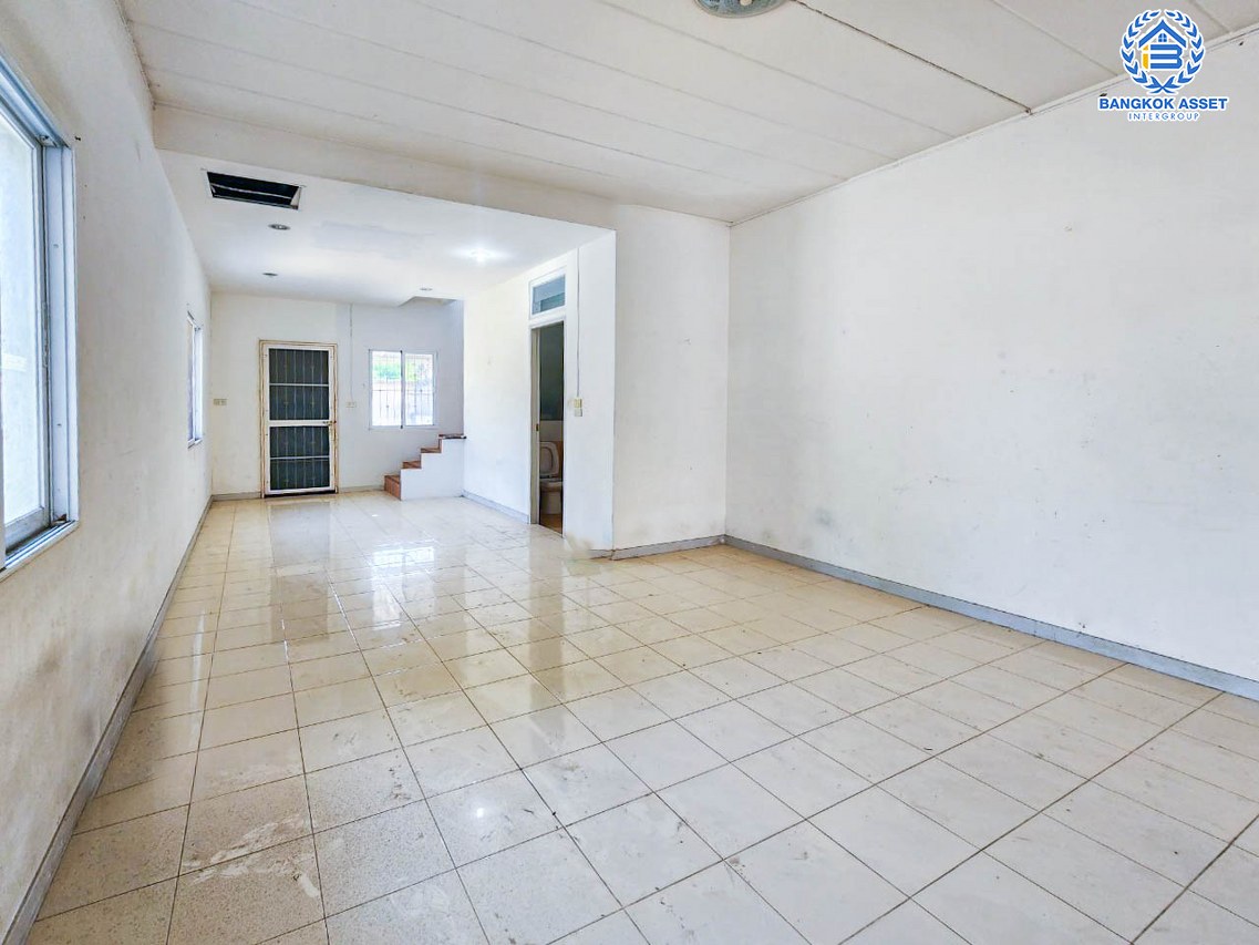 *****ทาวน์เฮ้าส์มือสองสมุทรปราการ หมู่บ้าน ภูมิใจนิเวศน์4 สุขสวัสดิ์ #หลังมุม เนื้อที่กว้างมาถึง 49.2 ตร.ว. ฟังก์ชัน 2 ห้องนอน 2 ห้องน้ำ 1 ที่จอดรถ บ้านสภาพดี แถมฟรี! ปั๊มน้ำพร้อมแทงค์น้ำ บนทำเลเชื่อมต่อ ถนนสุขสวัสดิ์, ถนนประชาอุทิศ-วัดคู่สร้าง  จองเลย!