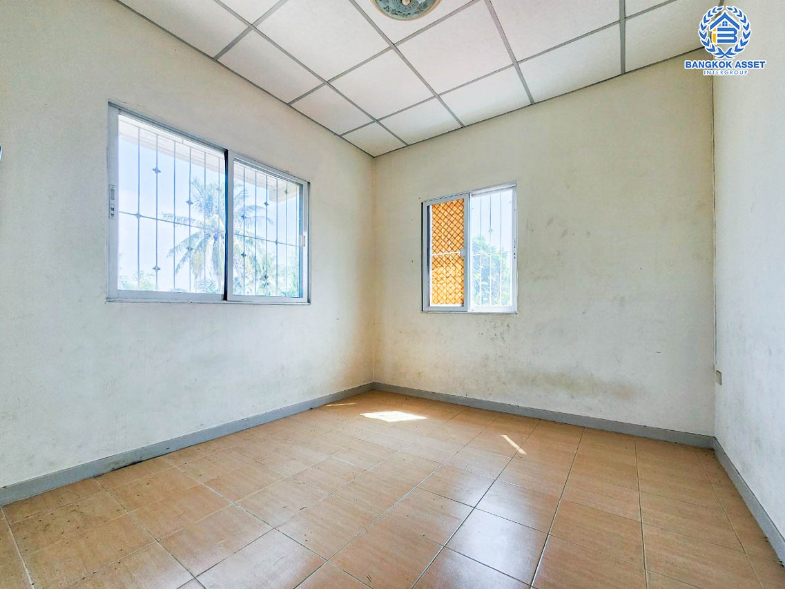 *****ทาวน์เฮ้าส์มือสองสมุทรปราการ หมู่บ้าน ภูมิใจนิเวศน์4 สุขสวัสดิ์ #หลังมุม เนื้อที่กว้างมาถึง 49.2 ตร.ว. ฟังก์ชัน 2 ห้องนอน 2 ห้องน้ำ 1 ที่จอดรถ บ้านสภาพดี แถมฟรี! ปั๊มน้ำพร้อมแทงค์น้ำ บนทำเลเชื่อมต่อ ถนนสุขสวัสดิ์, ถนนประชาอุทิศ-วัดคู่สร้าง  จองเลย!