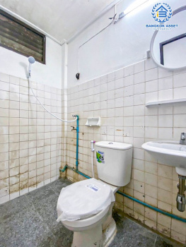 *****ทาวน์เฮ้าส์มือสองนนทบุรี หมู่บ้าน การเคหะนนทบุรี-ปากเกร็ด ติวานนท์-ปทุมธานี เนื้อที่ 18 ตร.ว. ฟังก์ชัน 3 ห้องนอน 1 ห้องน้ำ 1 ที่จอดรถ บนทำเลแห่งการเดินทาง เชื่อมต่อ ถนนชัยพฤกษ์, ถนนแจ้งวัฒนะ, ถนนติวานนท์ ใกล้รถไฟฟ้าสายสีชมพูที่จะเสร็จในอนาคต "สถานีปากเกร็ด" และจุดขึ้นทางด่วน "อุดรรัถยา"