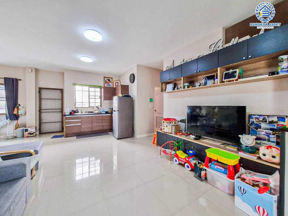 บ้านแฝดมือสอง โครงการ ธนาสิริ ราชพฤกษ์-ท่าน้ำนนท์ เนื้อที่ 36 ตร.ว. ฟังก์ชัน 3 ห้องนอน 2 ห้องน้ำ 2 ที่จอดรถ สภาพบ้านดีมาก บนทำเลดี เชื่อมต่อถนนรัตนาธิเบศร์ ถนนราชพฤกษ์ ถนนชัยพฤกษ์ ใกล้ The Walk ราชพฤกษ์ และรถไฟฟ้าสายสีม่วง "สถานีไทรม้า" จองเลย!