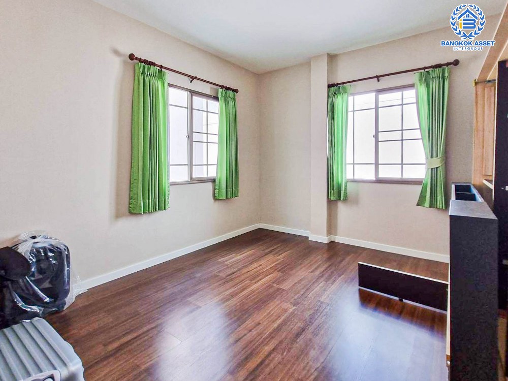 บ้านแฝดมือสอง โครงการ ธนาสิริ ราชพฤกษ์-ท่าน้ำนนท์ เนื้อที่ 36 ตร.ว. ฟังก์ชัน 3 ห้องนอน 2 ห้องน้ำ 2 ที่จอดรถ สภาพบ้านดีมาก บนทำเลดี เชื่อมต่อถนนรัตนาธิเบศร์ ถนนราชพฤกษ์ ถนนชัยพฤกษ์ ใกล้ The Walk ราชพฤกษ์ และรถไฟฟ้าสายสีม่วง "สถานีไทรม้า" จองเลย!