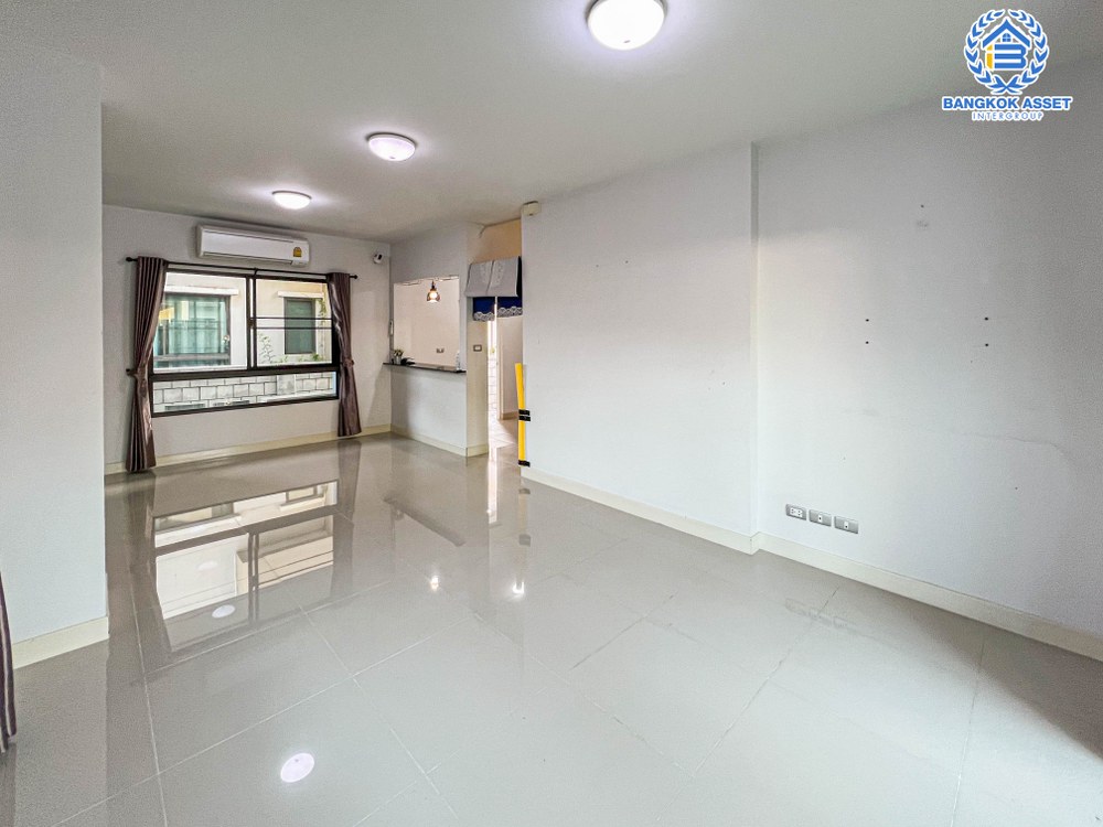 บ้านเดี่ยวมือสอง โครงการ เซนโทร เวสต์เกต หลังมุม เนื้อที่กว้าง 50 ตร.ว. ฟังก์ชัน 4 ห้องนอน 3 ห้องน้ำ 2 ที่จอดรถ แถมฟรี! เครื่องปรับอากาศ บนทำเลเดินทางสะดวก เชื่อมต่อถนนไทรน้อย ถนนรัตนาธิเบศร์ ใกล้รถไฟฟ้าสายสีม่วง "สถานีคลองบางไผ่" และจุดขึ้นทางด่วน "ศรีรัช" จองเลย!...