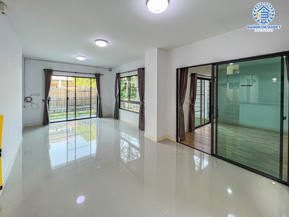 บ้านเดี่ยวมือสอง โครงการ เซนโทร เวสต์เกต หลังมุม เนื้อที่กว้าง 50 ตร.ว. ฟังก์ชัน 4 ห้องนอน 3 ห้องน้ำ 2 ที่จอดรถ แถมฟรี! เครื่องปรับอากาศ บนทำเลเดินทางสะดวก เชื่อมต่อถนนไทรน้อย ถนนรัตนาธิเบศร์ ใกล้รถไฟฟ้าสายสีม่วง "สถานีคลองบางไผ่" และจุดขึ้นทางด่วน "ศรีรัช" จองเลย!...