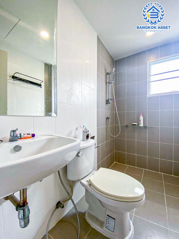 *****บ้านเดี่ยวมือสอง โครงการ เซนโทร ราชพฤกษ์ เนื้อที่ 51.50 ตร.ว. ฟังก์ชัน 3 ห้องนอน 3 ห้องน้ำ 2 ที่จอดรถ บ้านสภาพดีมาก มีความเป็นส่วนตัว บนทำเลดี เชื่อมต่อถนนนครอินทร์ ถนนกาญจนาภิเษก ถนนราชพฤกษ์ ใกล้รถไฟฟ้าสายสีม่วง "สถานีบางพลู" และจุดขึ้นทางด่วน "ศรีรัช"