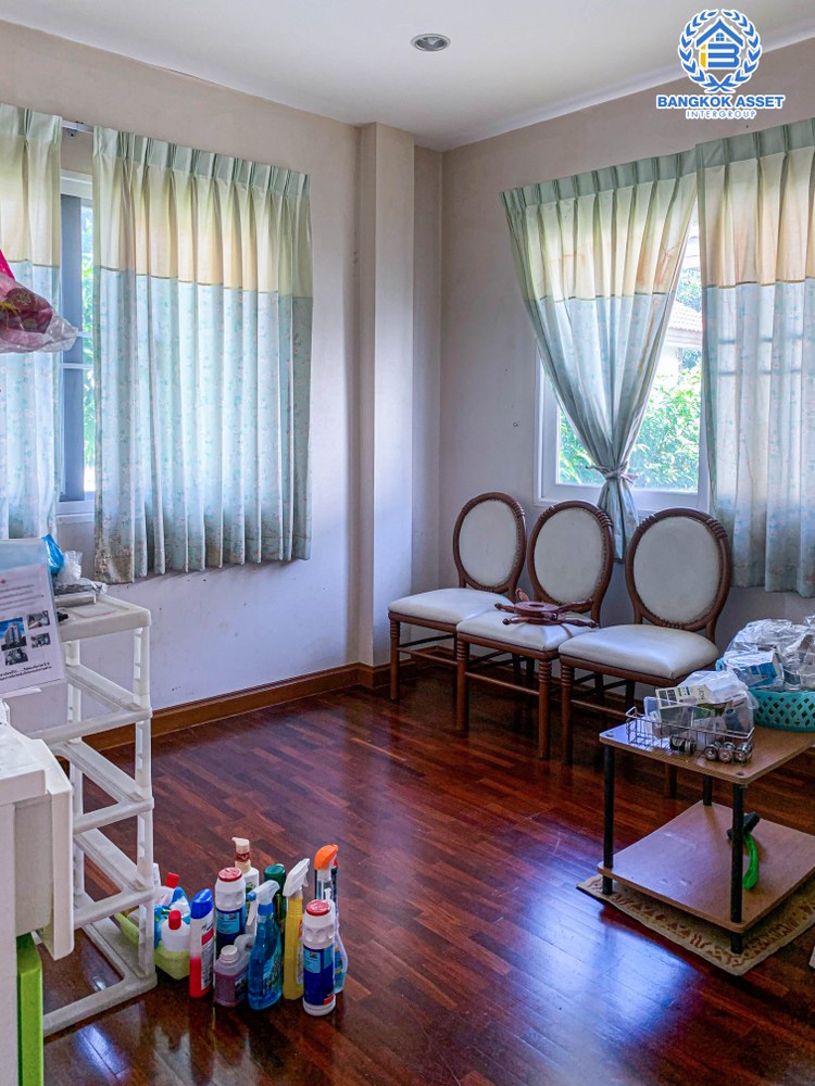 *****บ้านเดี่ยวมือสอง โครงการ วรารมย์ พหลโยธิน-สายไหม จาก Q HOUSE  เนื้อที่ 58 ตร.ว. ฟังก์ชัน 3 ห้องนอน 3 ห้องน้ำ 1 ที่จอดรถ ภายในสภาพดี พื้นที่ใช้สอยกว้าง บนทำเลเดินทางง่าย เชื่อมต่อถนนลำลูกกา ถนนเฉลิมพงษ์ เพียง 10 นาทีถึงรถไฟฟ้าสายสีเขียว "สถานีคูคต" ใกล้จุดขึ้นทางด่วน "ฉลองรัช"